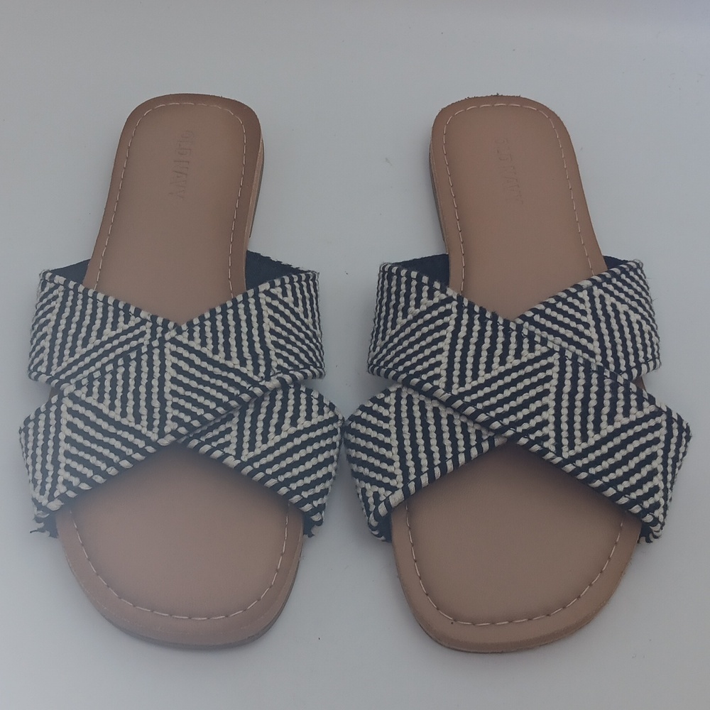 SUMMER SANDALS